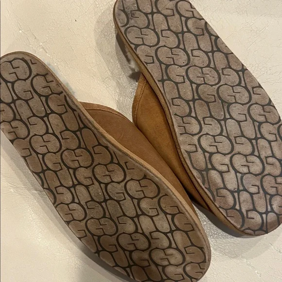 UGG Sheepskin Scuff Slipper - Picture 7 of 10